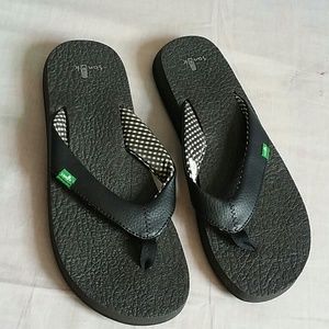 Sandals Black Size 7 T-strap Soft inside soles